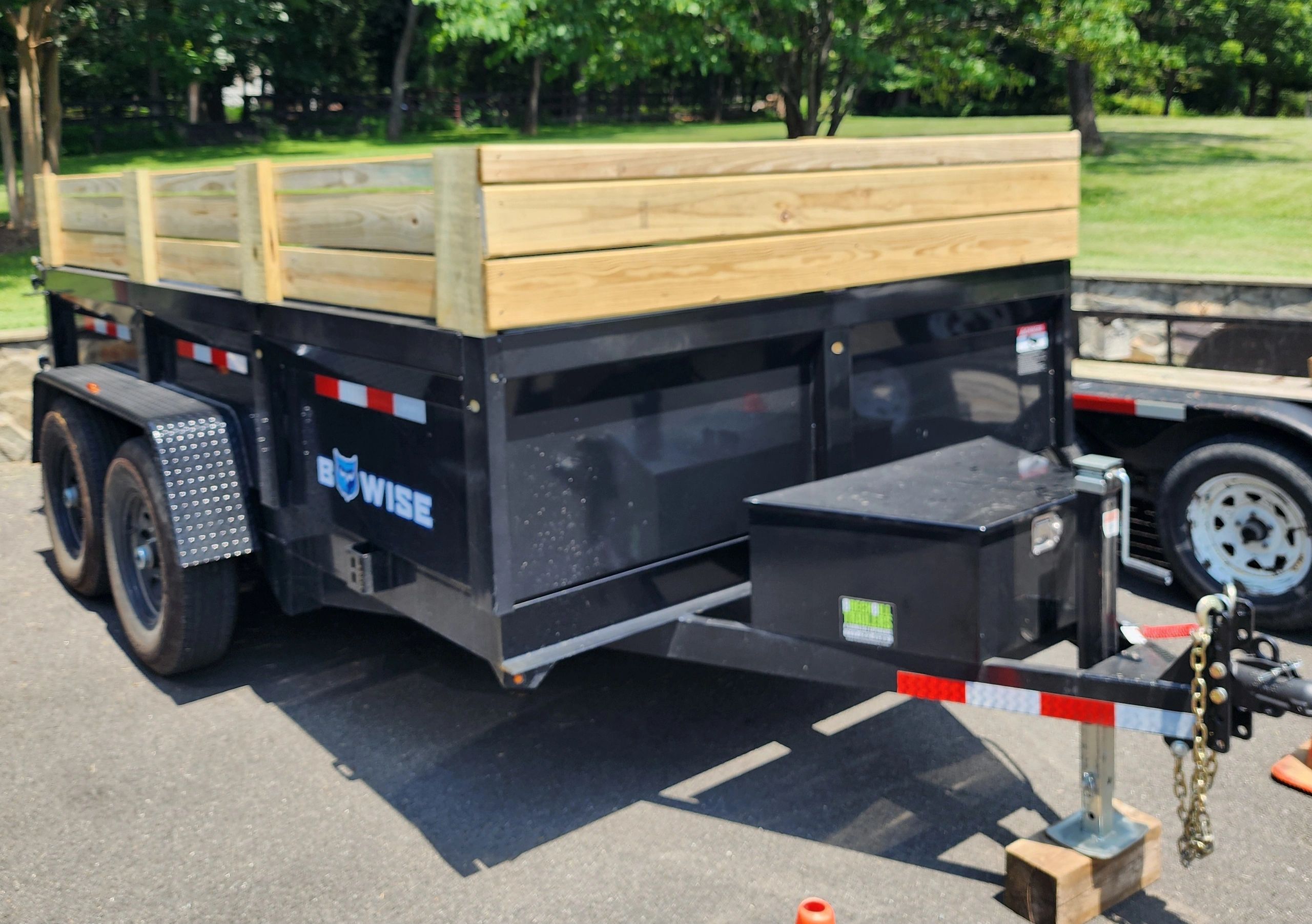 7 x 12 dump trailer with wooden side rails and ramps